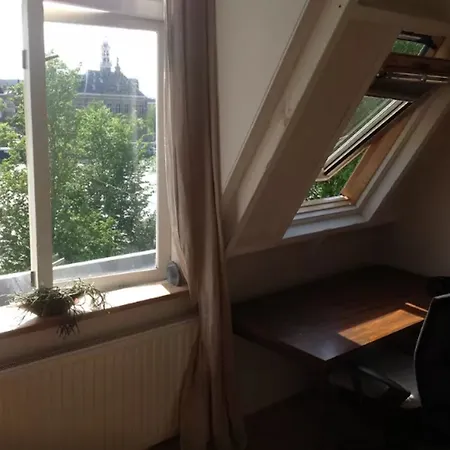 Short Apartment *